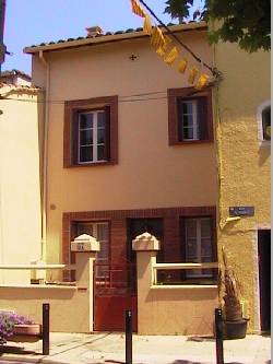 Holiday houses and vacation rentals in Provence and Languedoc, many villas with pools, southern France